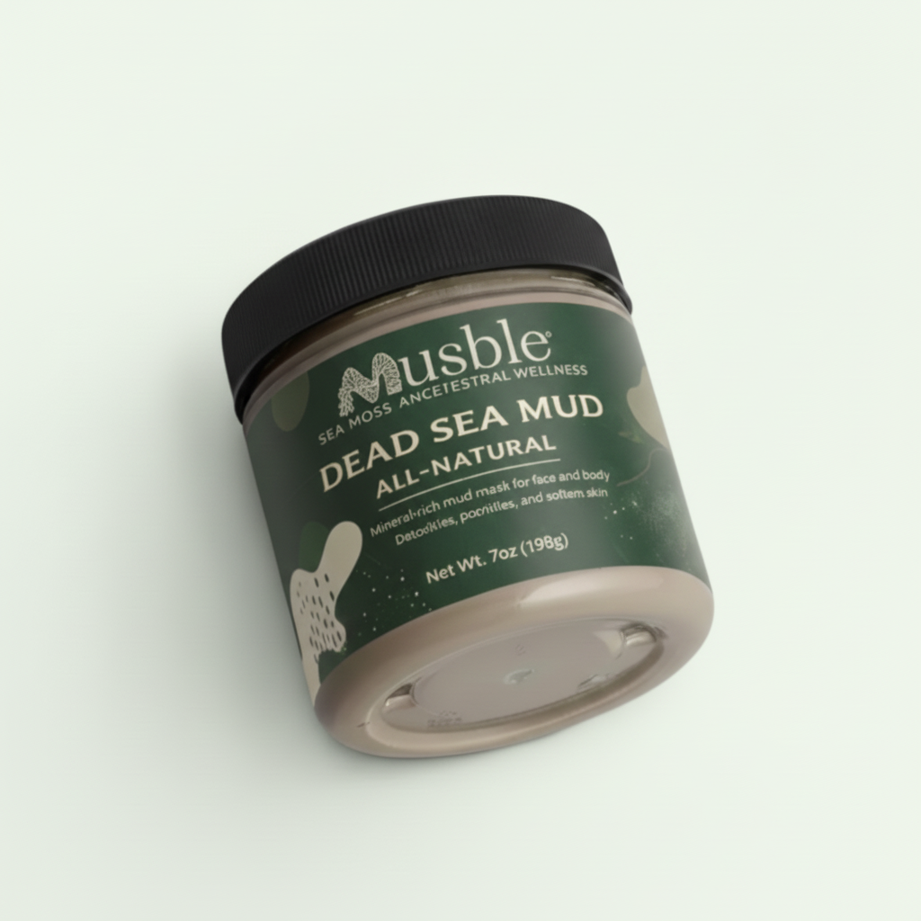 Musble Dead Sea Mud ângulo lateral com fundo verde claro